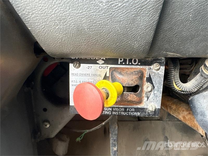 Mack RD688S Vlakke laadvloer met kraan