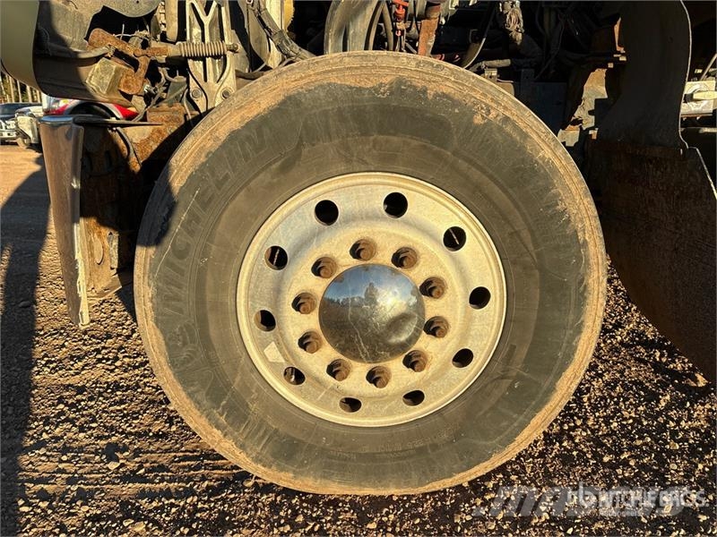 Mack T/A Sleeper Truck Tractor Trekkvogner