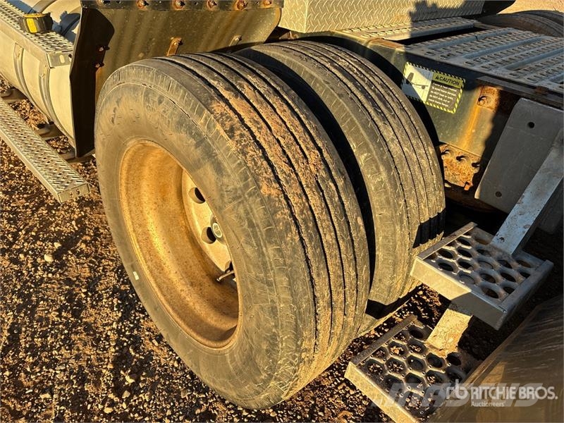 Mack T/A Sleeper Truck Tractor Trekkvogner
