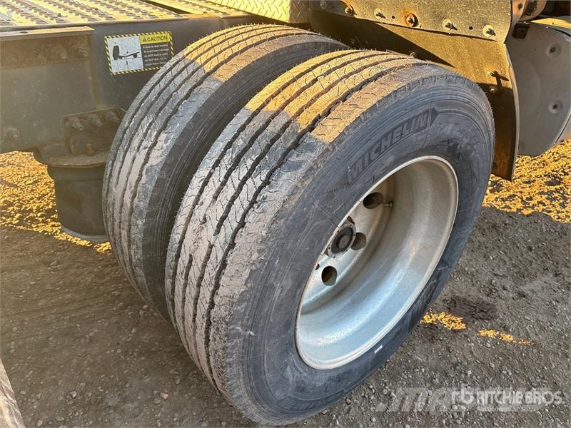 Mack T/A Sleeper Truck Tractor Trekkvogner