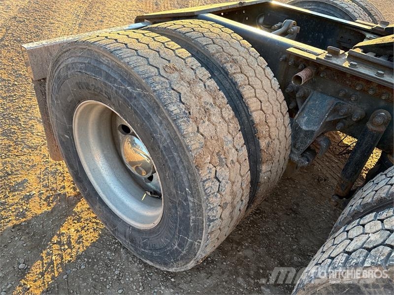 Mack T/A Sleeper Truck Tractor Trekkvogner