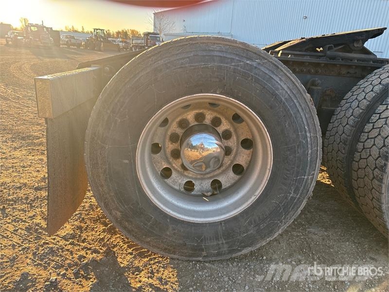 Mack T/A Sleeper Truck Tractor Trekkvogner