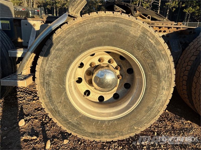 Mack T/A Sleeper Truck Tractor Trekkvogner