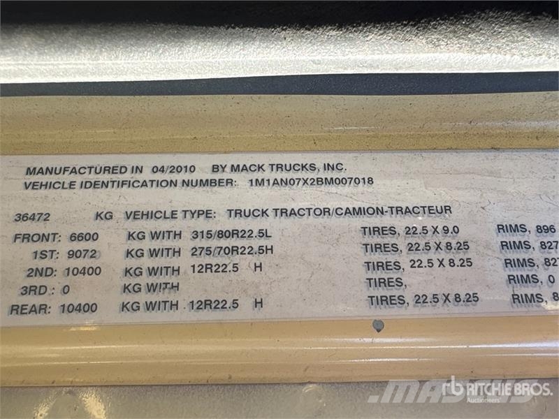 Mack T/A Sleeper Truck Tractor Trekkvogner