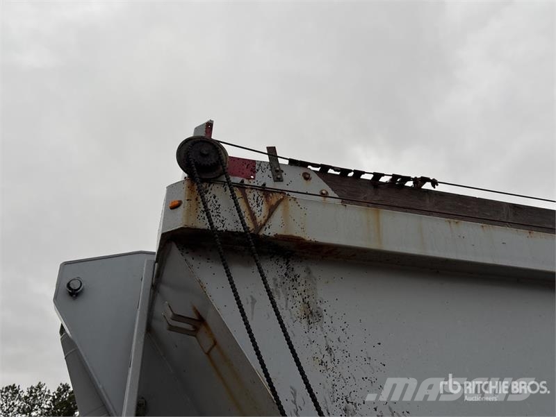 Manac 26 ft T/A End Dump Trailer Tipper trailers