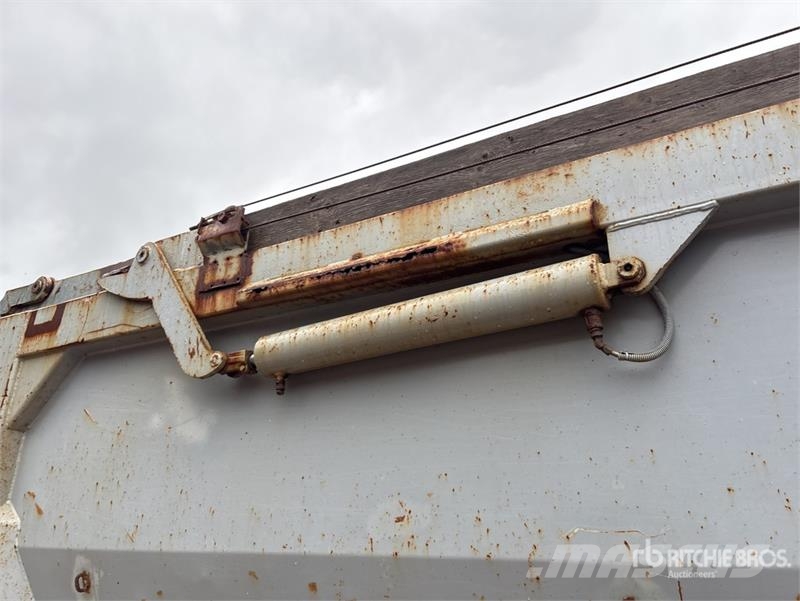 Manac 26 ft T/A End Dump Trailer Tipper trailers