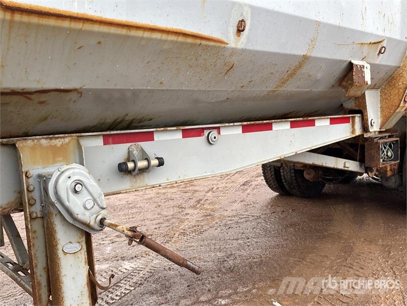 Manac 26 ft T/A End Dump Trailer Tipper trailers