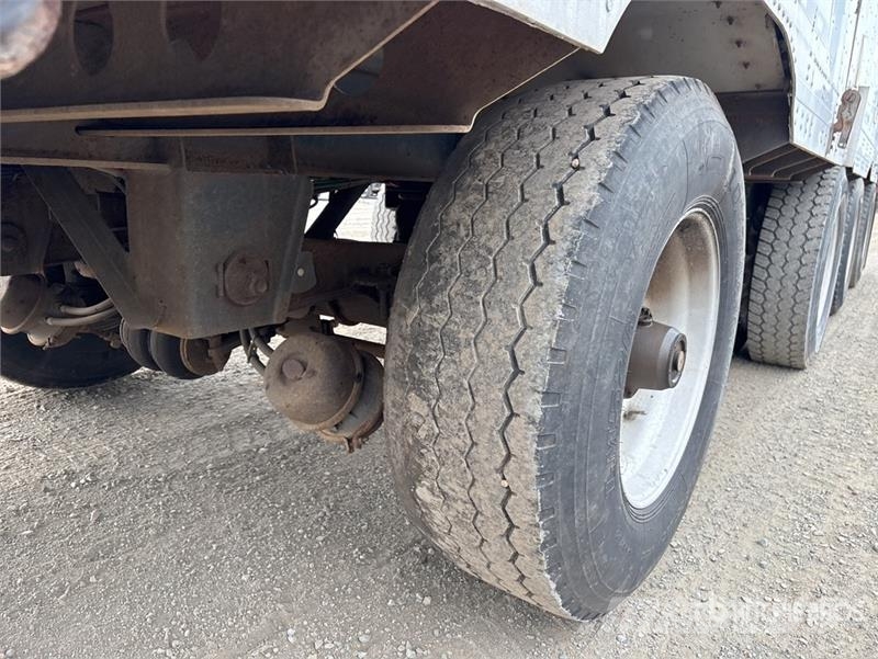 Manac 53 ft x 102 in Quad/A Open-Top Chip Trailer Ремаркета за дървени стърготини
