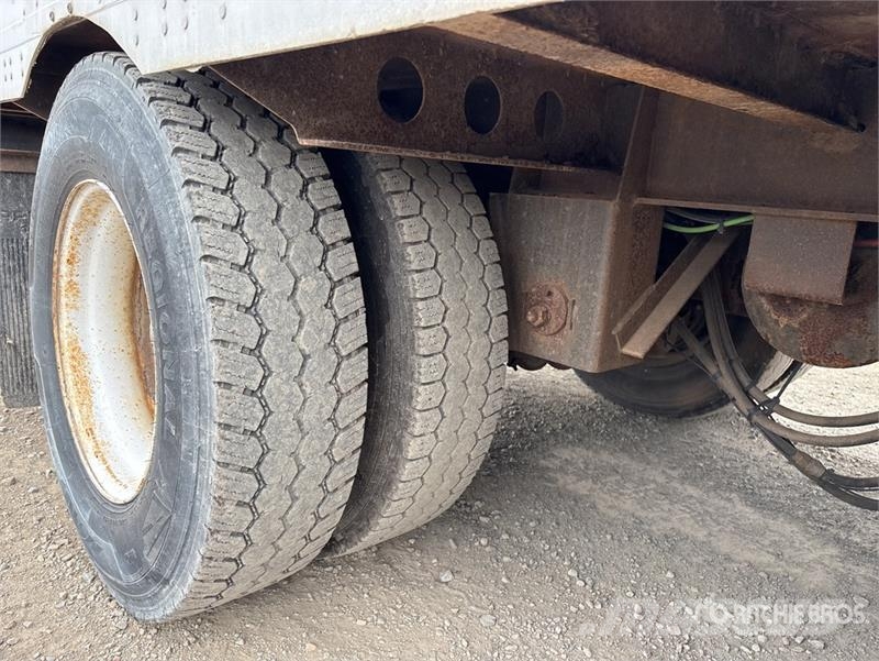 Manac 53 ft x 102 in Quad/A Open-Top Chip Trailer Ремаркета за дървени стърготини
