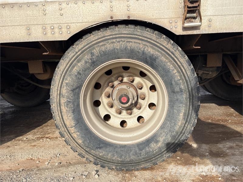 Manac 53 ft x 102 in Quad/A Open-Top Chip Trailer Remolques volquete para virutas de madera