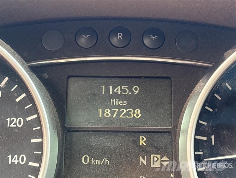 Mercedes-Benz ML320 Avtomobili
