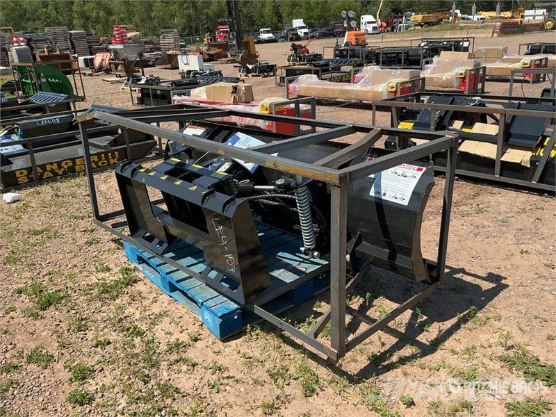 Mower King SPA84 84 in 4-Way Skid Steer Dozer (Unu Πτερύγια