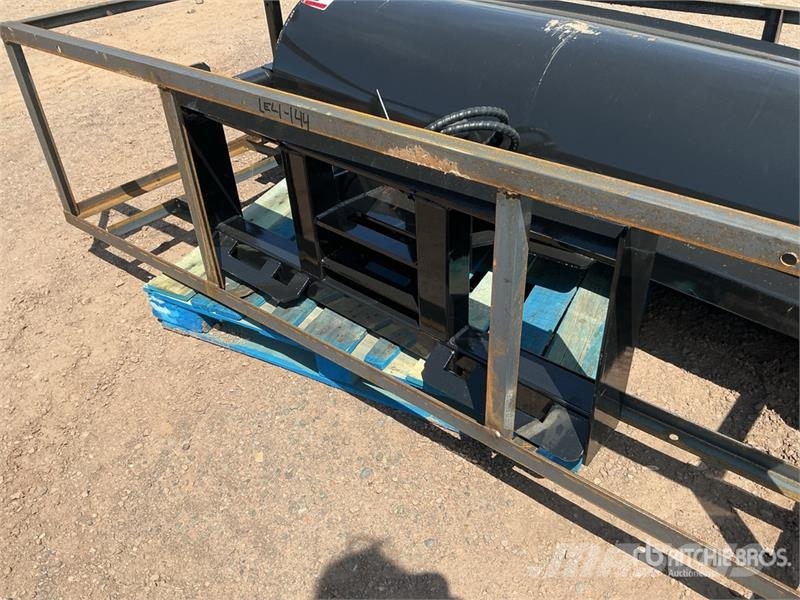  Mower King SSAB72 72 in Skid Steer Broom (Unused) Süpürgeler