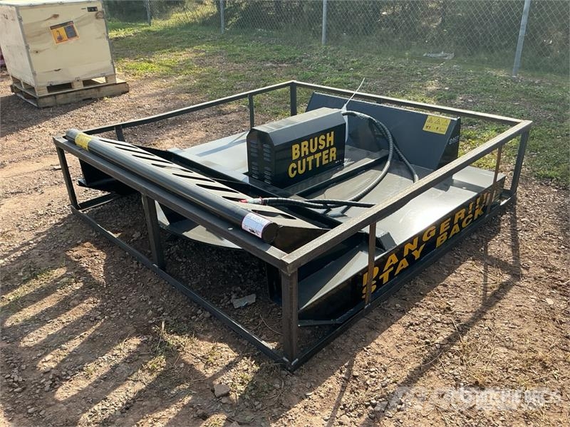 Mower King SSRC 72 in Skid Steer Brush Cutter (Unu Corta-césped delanteros y traseros