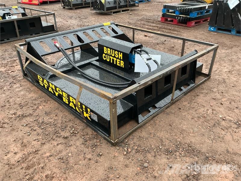 Mower King SSRC 72 in Skid Steer Brush Cutter (Unu 裝載與牽引式割草機