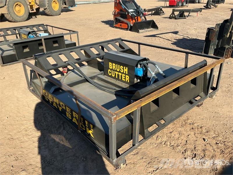 Mower King SSRC 72 in Skid Steer Brush Cutter (Unu Corta-césped delanteros y traseros