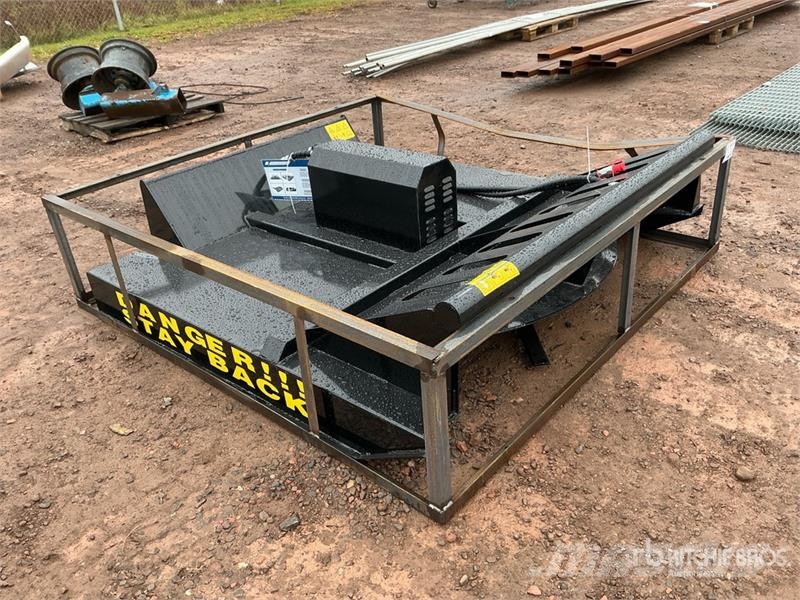 Mower King SSRC 72 in Skid Steer Brush Cutter (Unu 裝載與牽引式割草機