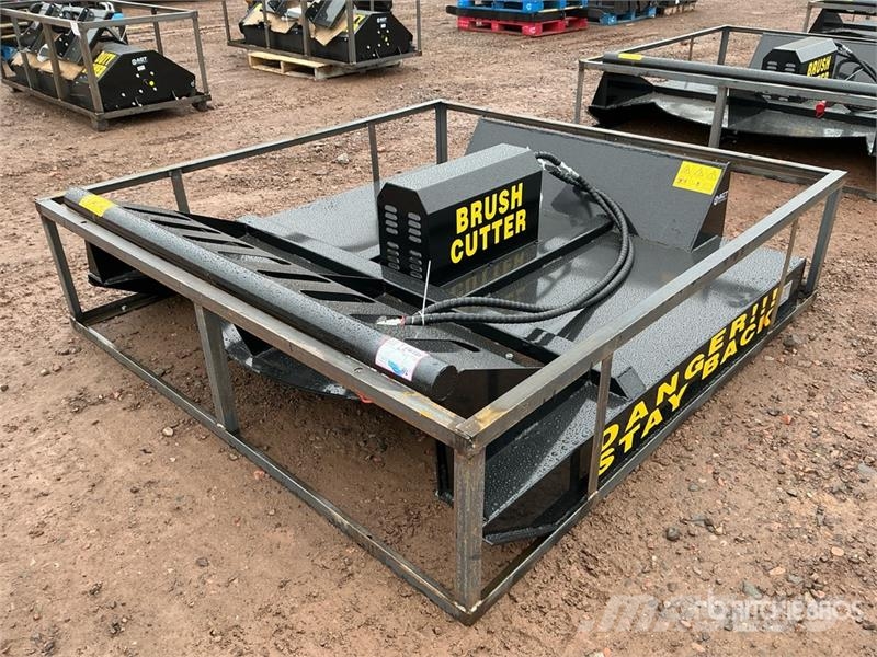 Mower King SSRC 72 in Skid Steer Brush Cutter (Unu 裝載與牽引式割草機