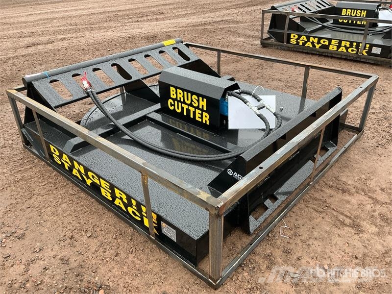 Mower King SSRC 72 in Skid Steer Brush Cutter (Unu 裝載與牽引式割草機