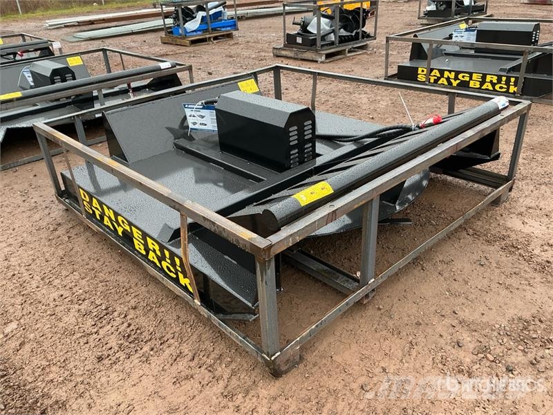 Mower King SSRC 72 in Skid Steer Brush Cutter (Unu 裝載與牽引式割草機