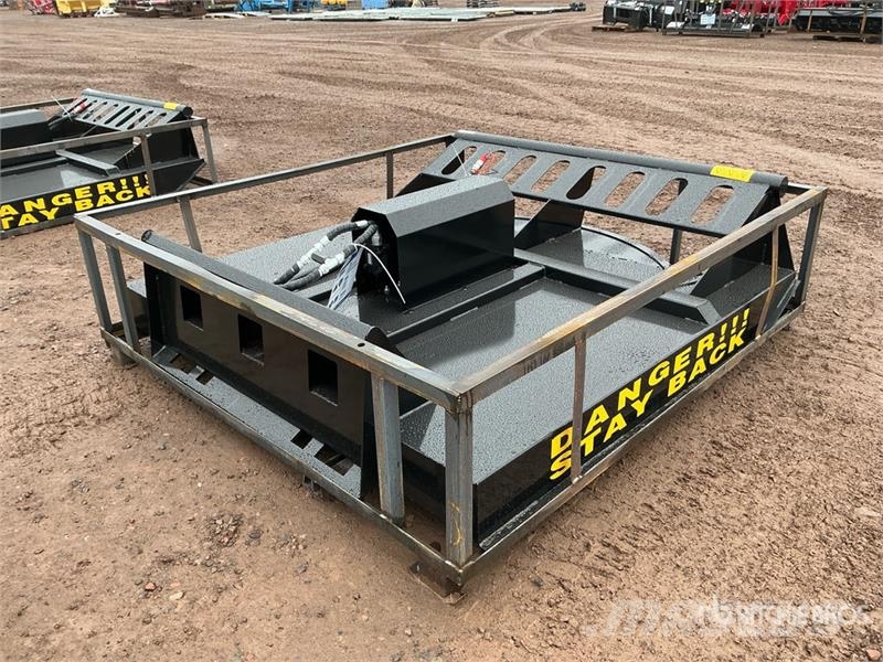 Mower King SSRC 72 in Skid Steer Brush Cutter (Unu 裝載與牽引式割草機