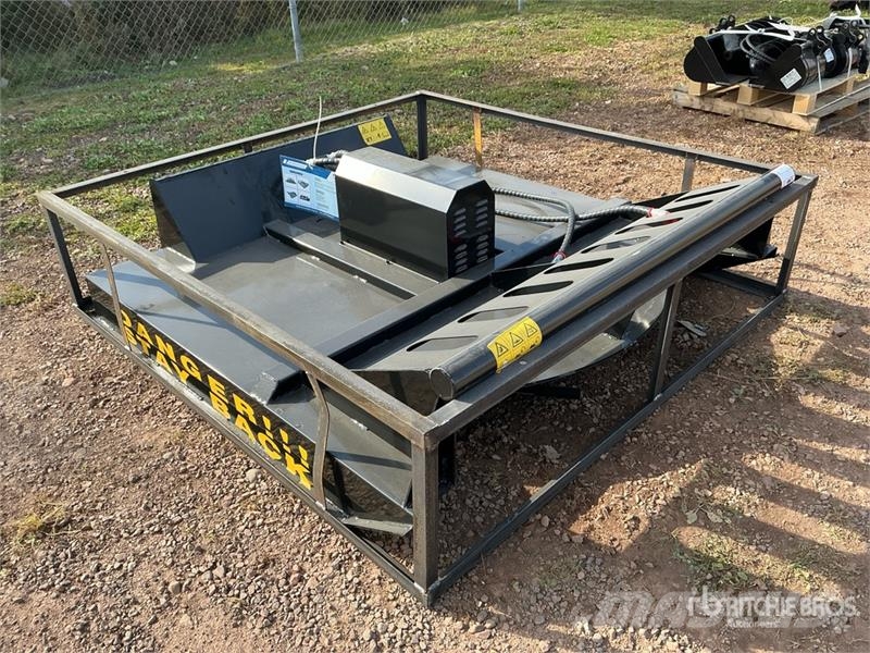 Mower King SSRC 72 in Skid Steer Brush Cutter (Unu Corta-césped delanteros y traseros