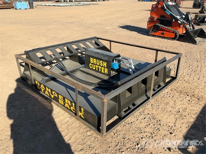 Mower King SSRC 72 in Skid Steer Brush Cutter (Unu Corta-césped delanteros y traseros