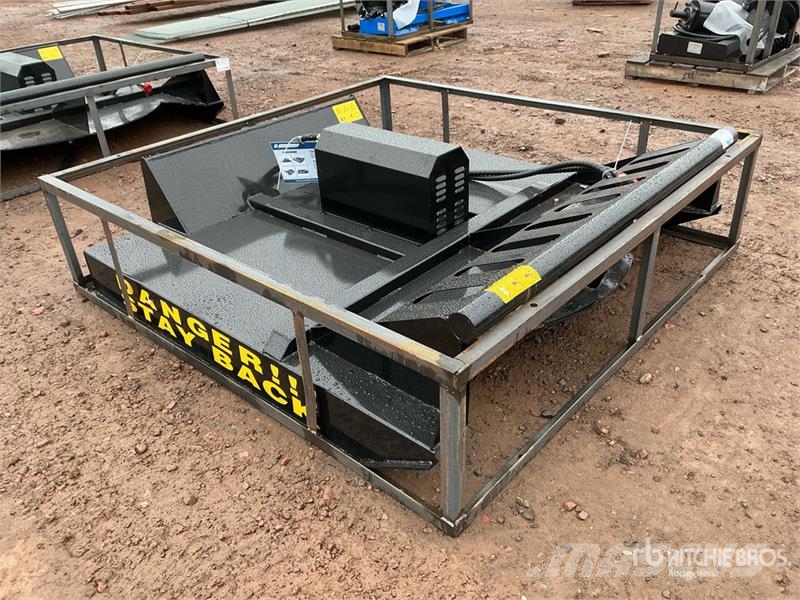 Mower King SSRC 72 in Skid Steer Brush Cutter (Unu 裝載與牽引式割草機
