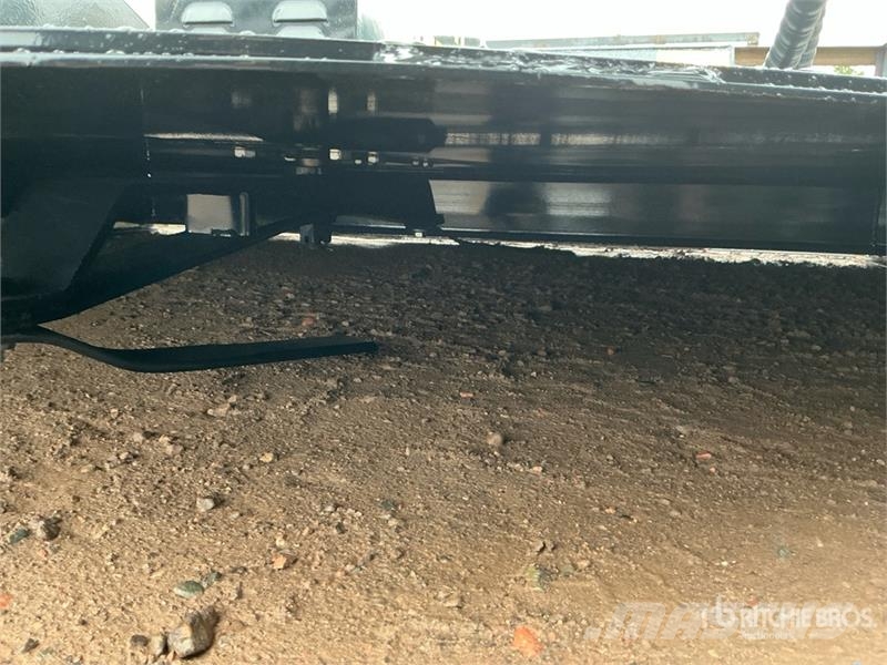 Mower King SSRC 72 in Skid Steer Brush Cutter (Unu 裝載與牽引式割草機