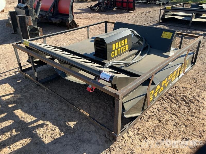 Mower King SSRC 72 in Skid Steer Brush Cutter (Unu Corta-césped delanteros y traseros
