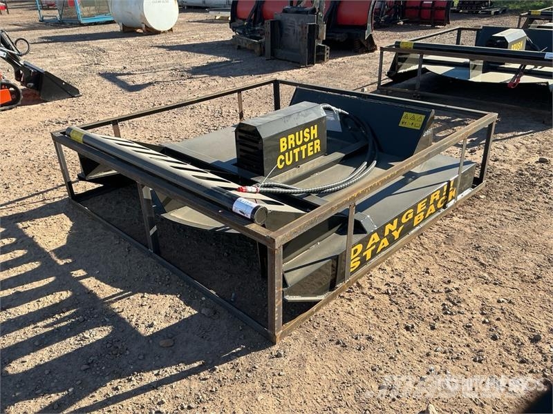 Mower King SSRC 72 in Skid Steer Brush Cutter (Unu Corta-césped delanteros y traseros
