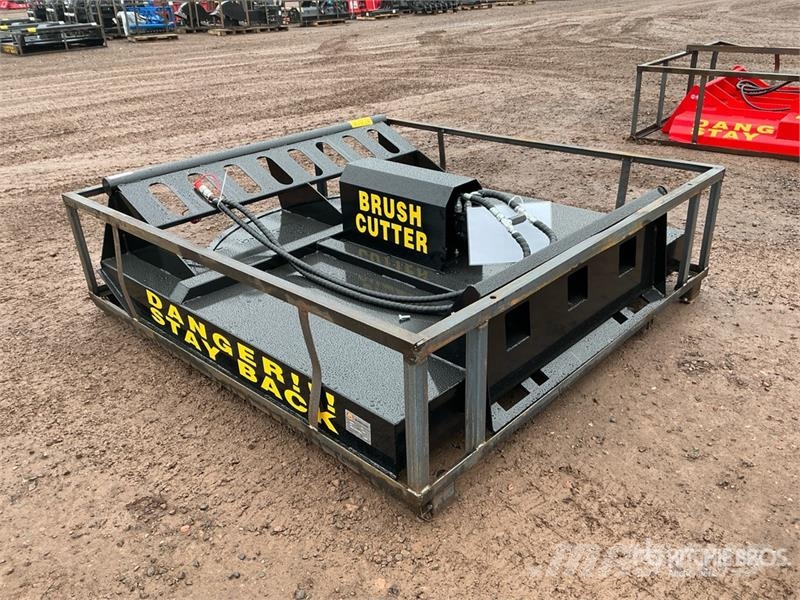 Mower King SSRC 72 in Skid Steer Brush Cutter (Unu 裝載與牽引式割草機