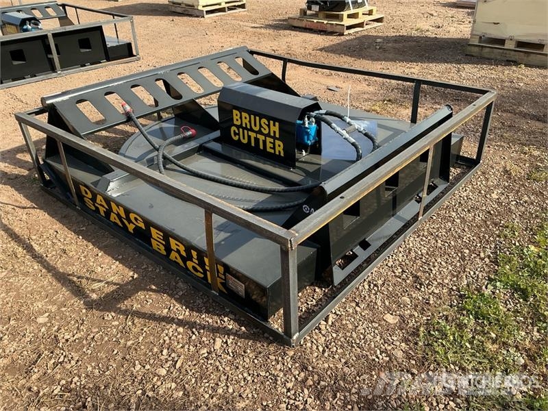 Mower King SSRC 72 in Skid Steer Brush Cutter (Unu Corta-césped delanteros y traseros