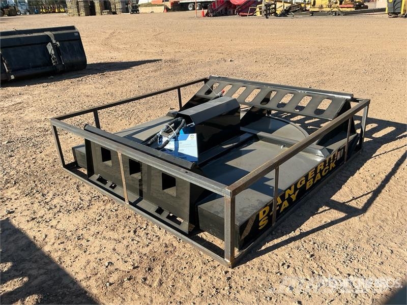 Mower King SSRC 72 in Skid Steer Brush Cutter (Unu Corta-césped delanteros y traseros