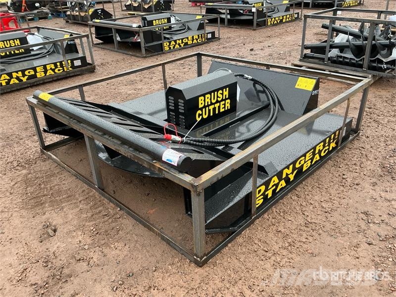 Mower King SSRC 72 in Skid Steer Brush Cutter (Unu 裝載與牽引式割草機