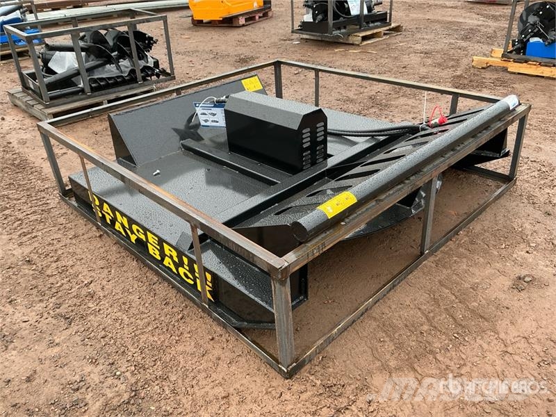 Mower King SSRC 72 in Skid Steer Brush Cutter (Unu 裝載與牽引式割草機