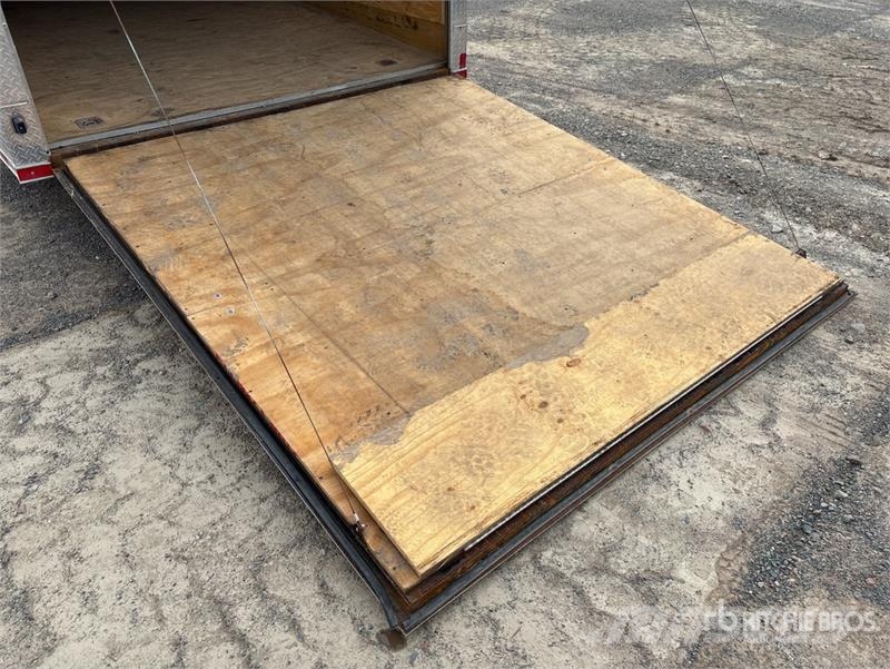  Nationcraft 36 ft Tri/A Enclosed Trailer Прицепы-фургоны