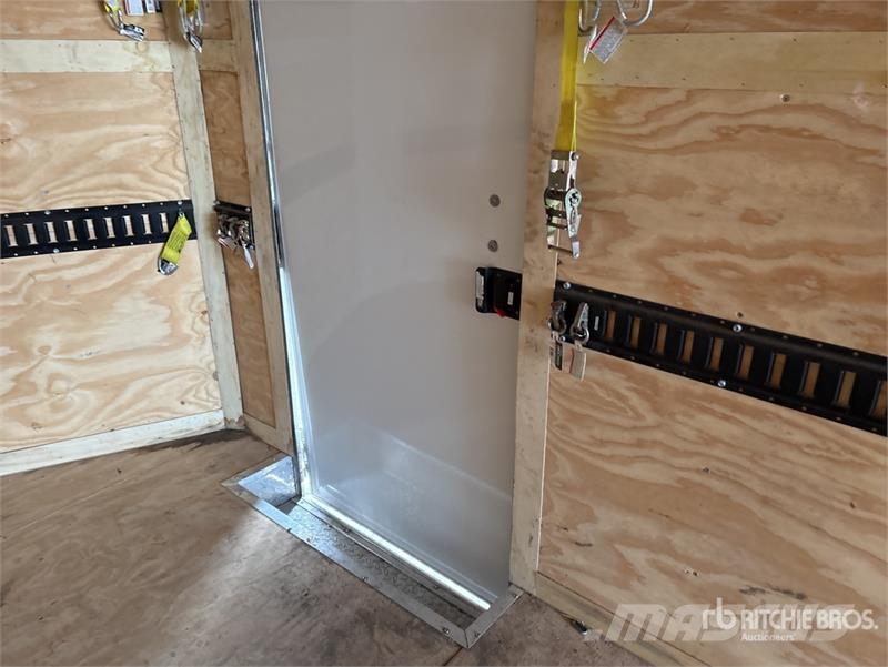  Nationcraft 36 ft Tri/A Enclosed Trailer Прицепы-фургоны