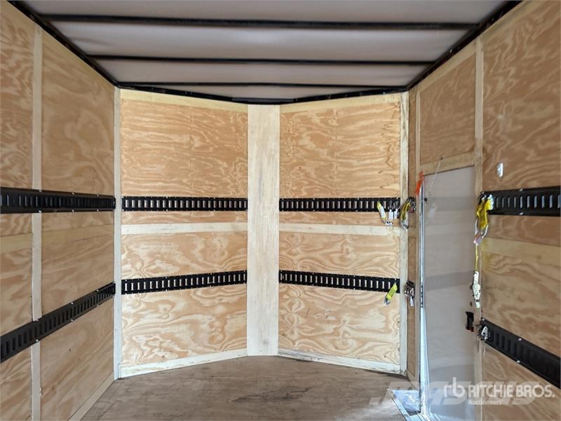  Nationcraft 36 ft Tri/A Enclosed Trailer Прицепы-фургоны