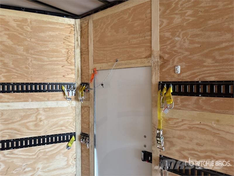  Nationcraft 36 ft Tri/A Enclosed Trailer Прицепы-фургоны