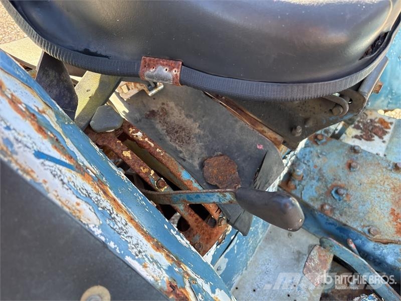 New Holland 1620 2WD Tractor 曳引機