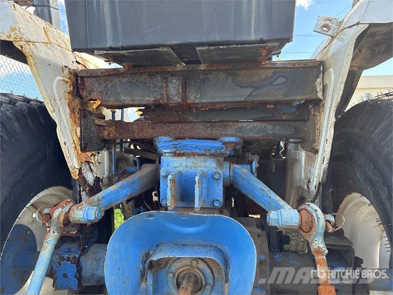 New Holland 1620 2WD Utility Tractor 小型曳引機