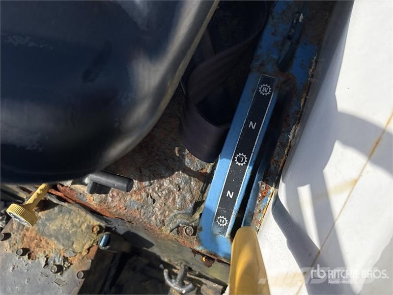 New Holland 1620 2WD Utility Tractor 小型曳引機