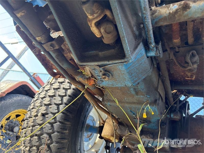 New Holland 1620 2WD Utility Tractor 小型曳引機