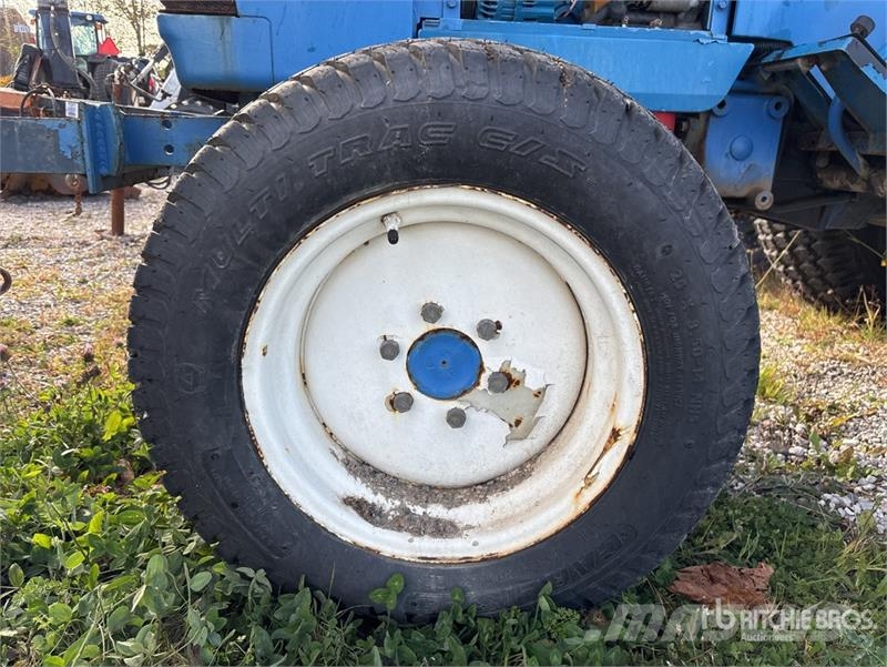New Holland 1620 2WD Utility Tractor 小型曳引機