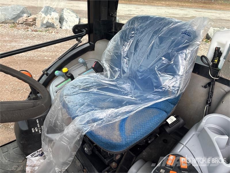 New Holland Boomer 3050 4WD Utility Tractor Taajamatraktorit