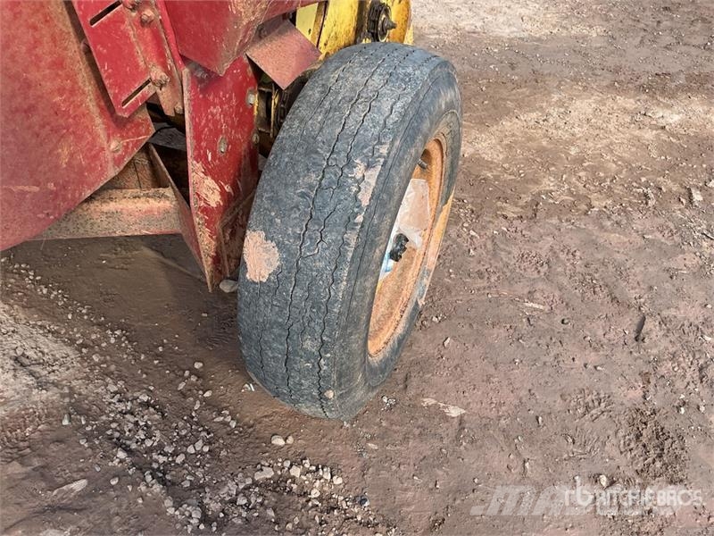 New Holland Hayliner 273 Square Baler Heinapressid