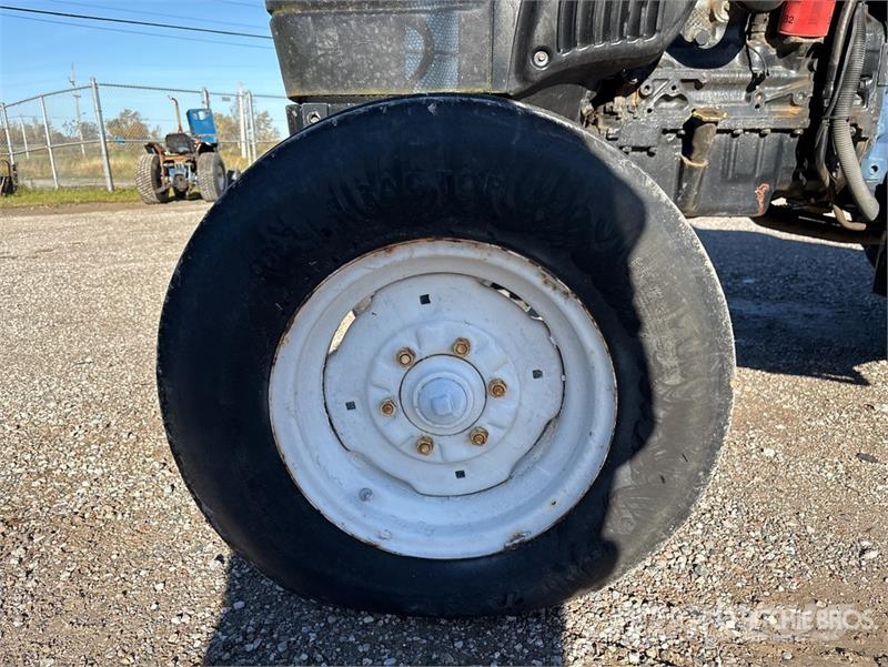 New Holland TN55 2WD Tractor Traktori
