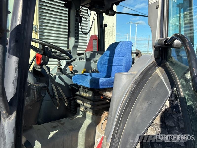 New Holland TN60DA Traktori
