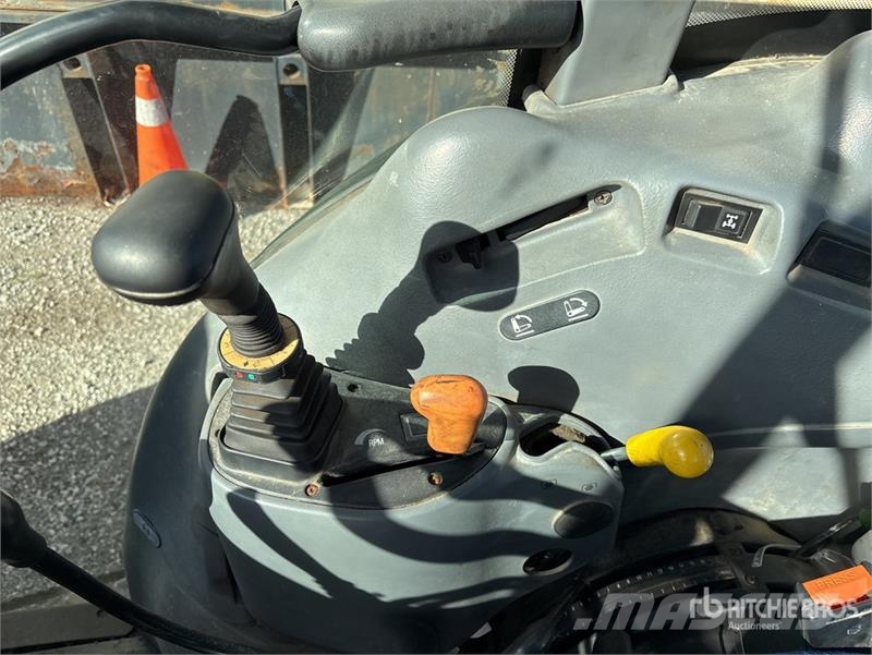 New Holland TN60DA Traktori